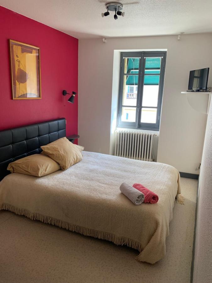 La Taniere De La Bete Bed and Breakfast Saugues Exterior foto